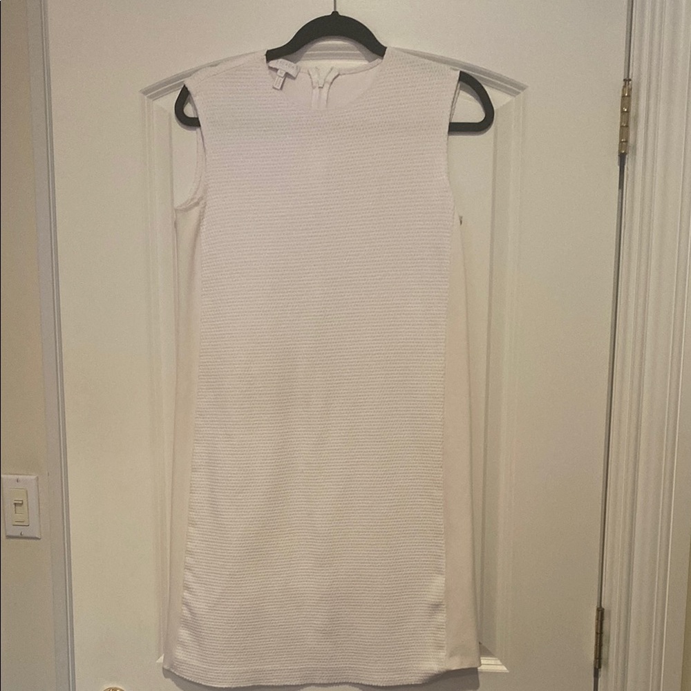Elegant White Sleeveless Dress
